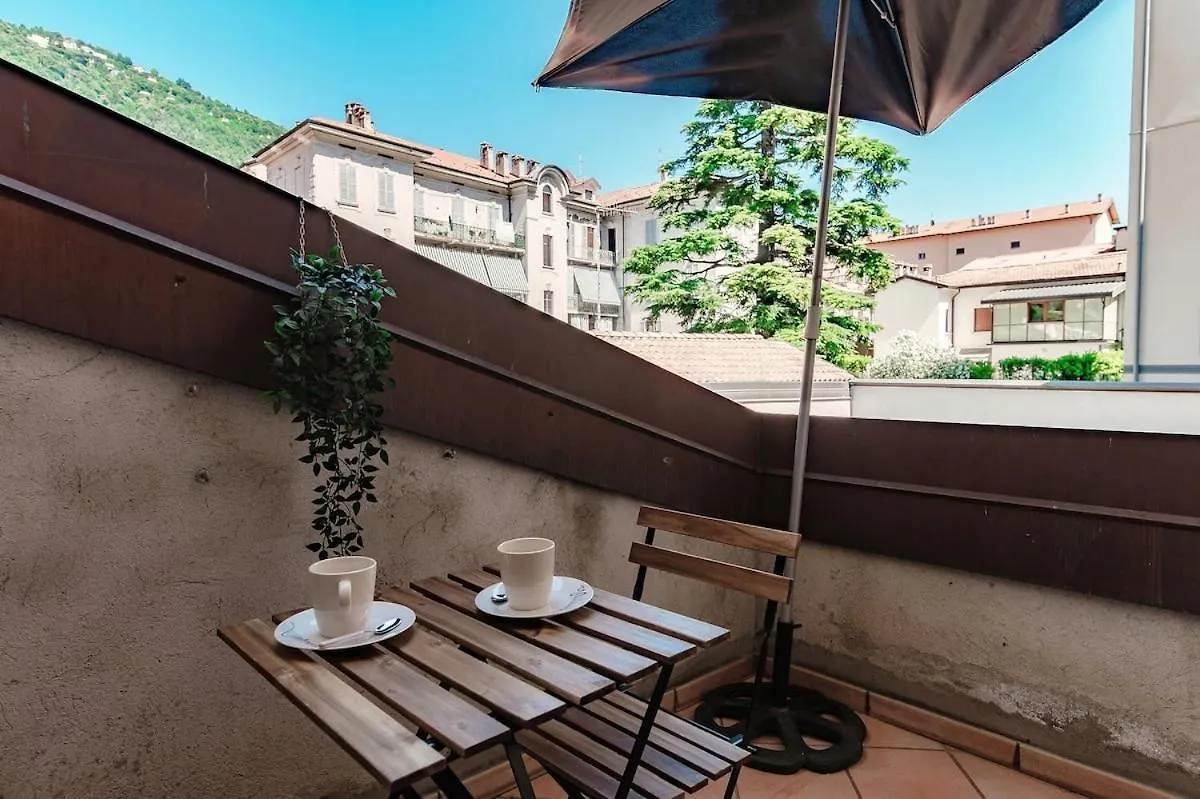 Daisy Flower Apartment - The House Of Travelers Como 0*,