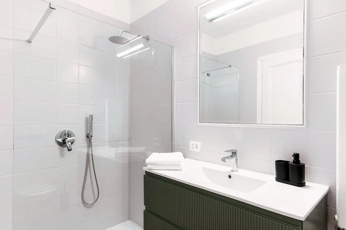 Daisy Flower Apartment - The House Of Travelers Como
