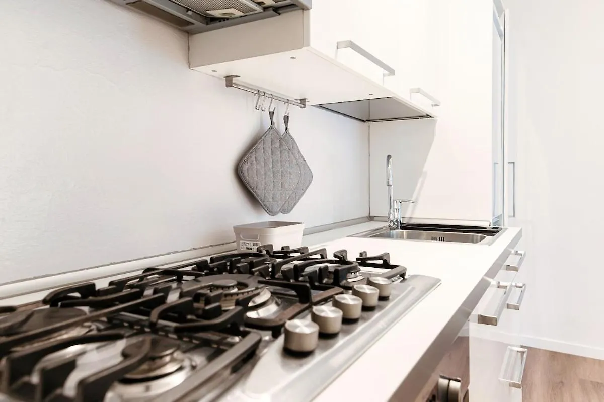 Daisy Flower Apartment - The House Of Travelers Como 0*,
