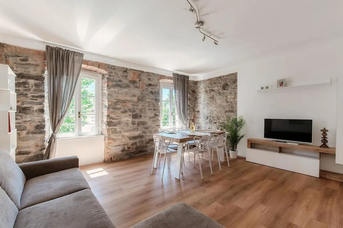 Daisy Flower Apartment - The House Of Travelers Como