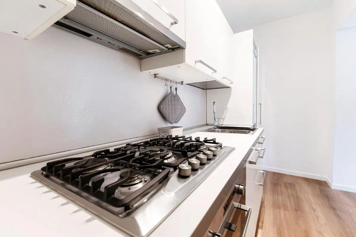 Daisy Flower Apartment - The House Of Travelers Como