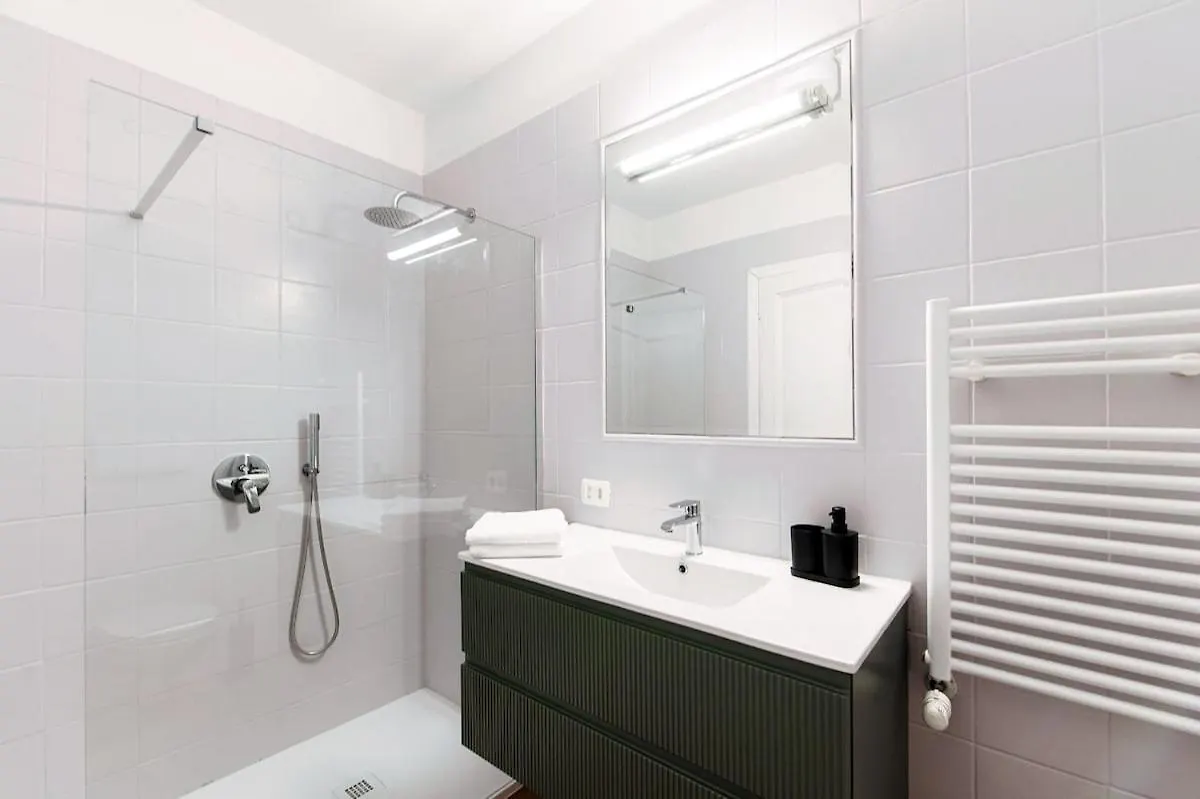Daisy Flower Apartment - The House Of Travelers Como