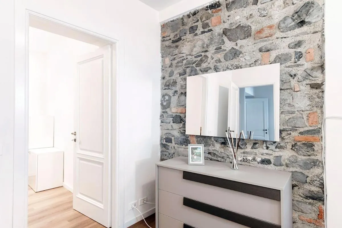 Daisy Flower Apartment - The House Of Travelers Como Italia