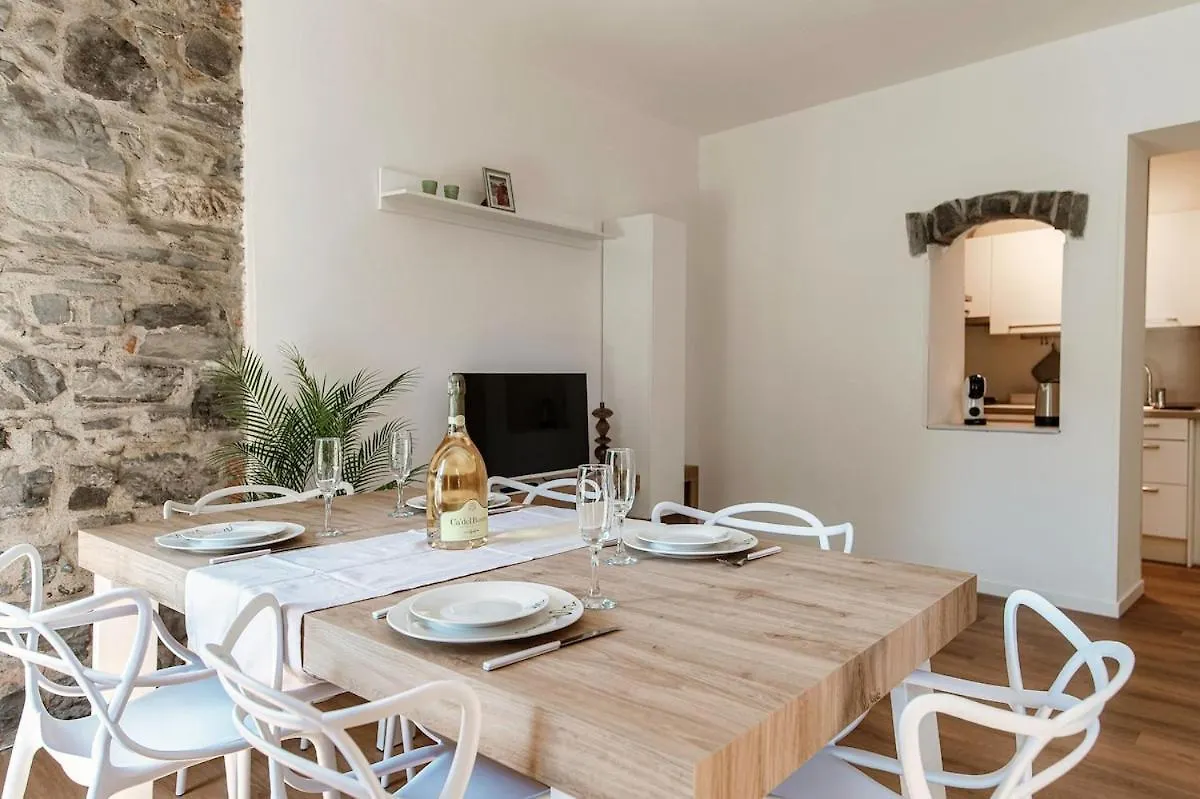 Daisy Flower Apartment - The House Of Travelers Como