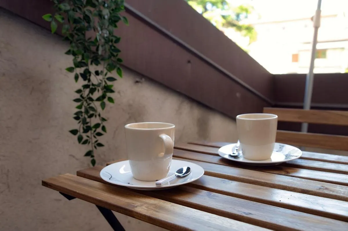 Daisy Flower Apartment - The House Of Travelers Como