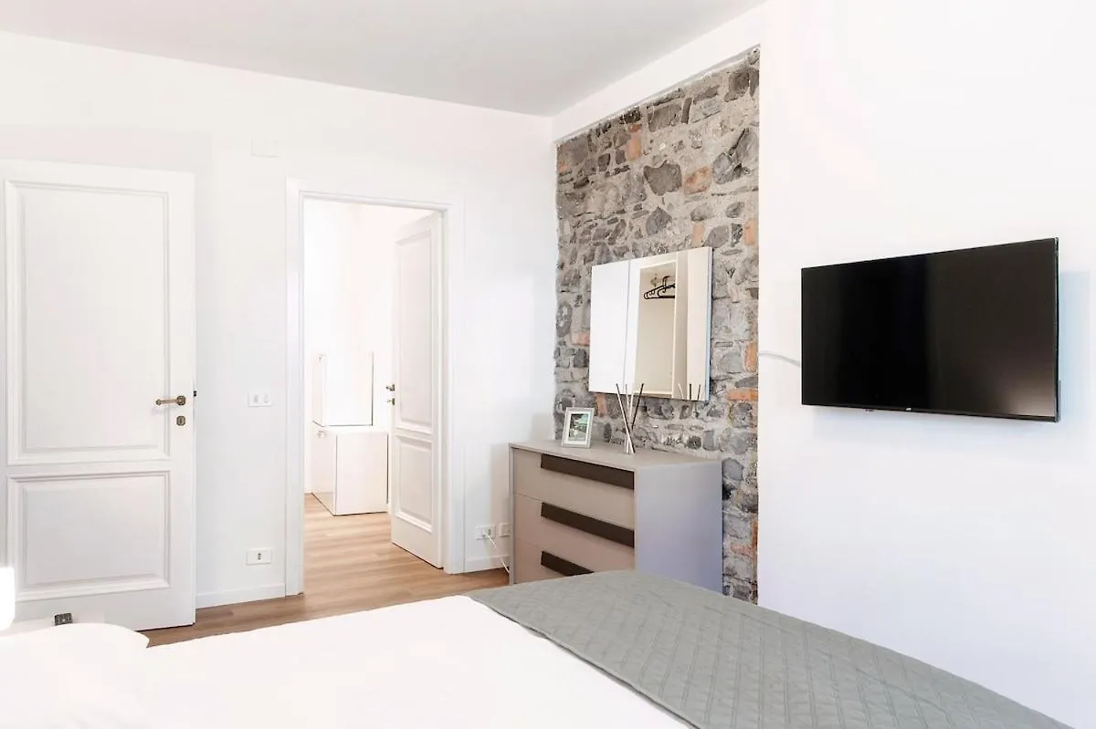 Daisy Flower Apartment - The House Of Travelers Como